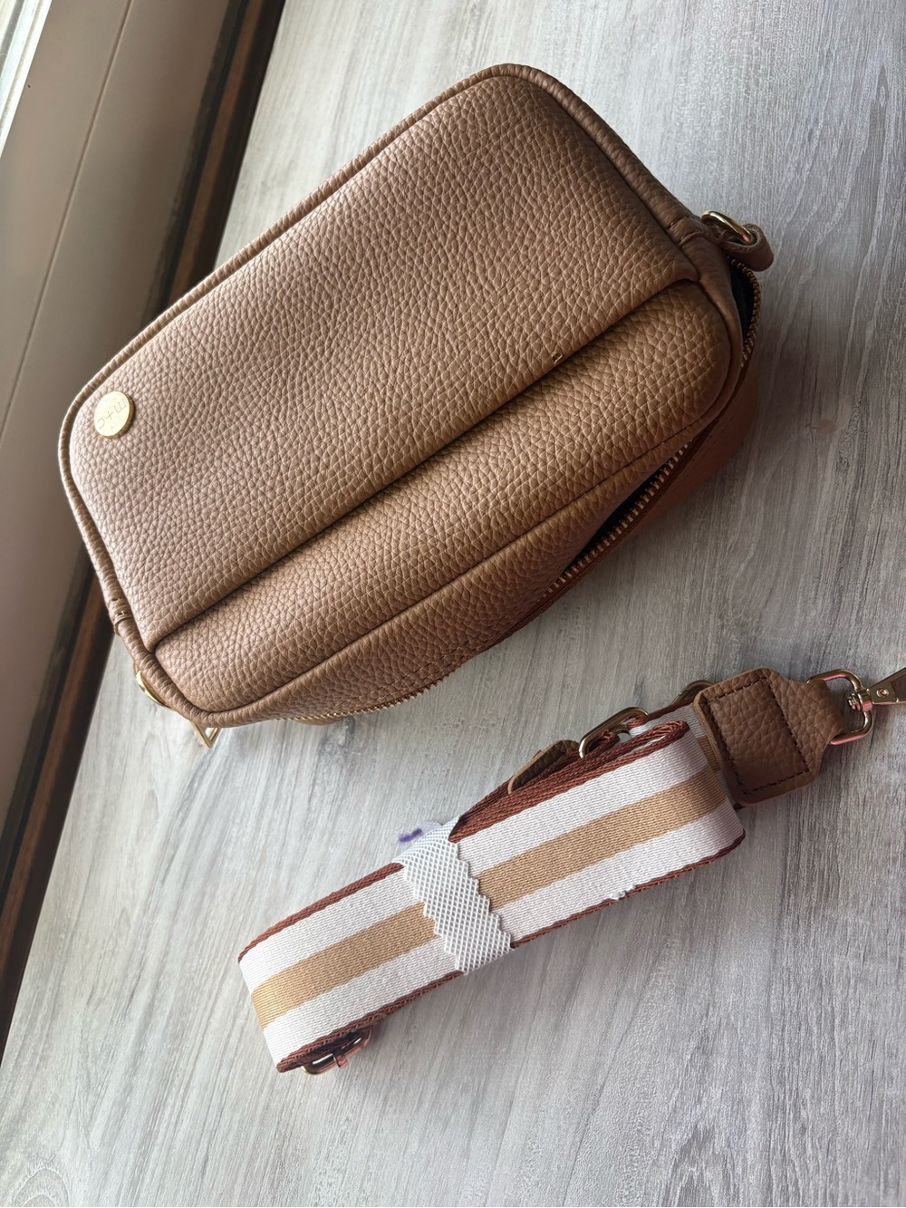 Modern and Chic Willow Crossbody Purse